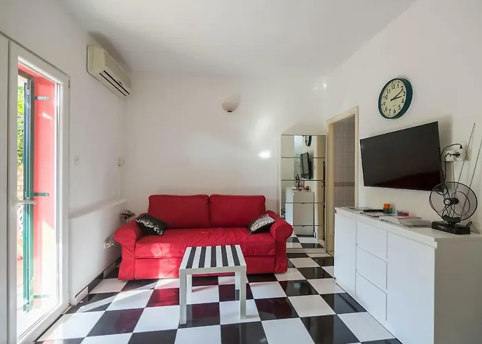 Black And White Chill Out Apartment Komiža