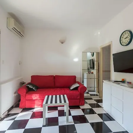 Black And White Chill Out Apartment Komiza