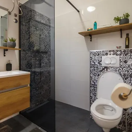 Apartman Black And White Chill Out