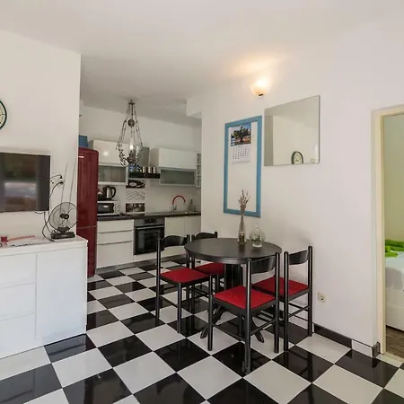 Apartman Black And White Chill Out