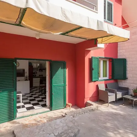 Black And White Chill Out *