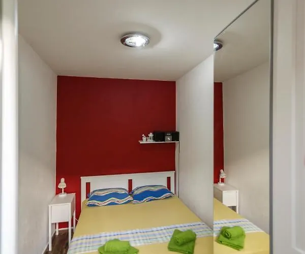 아파트 Black And White Chill Out 코미자