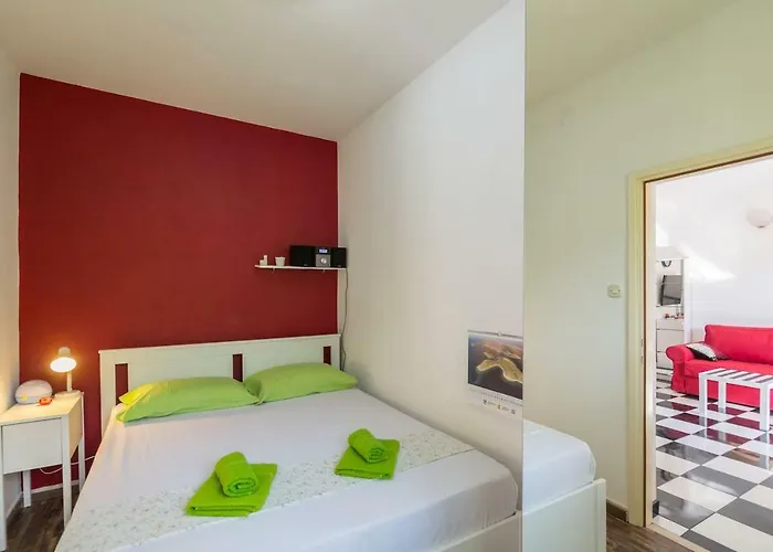 아파트 Black And White Chill Out *